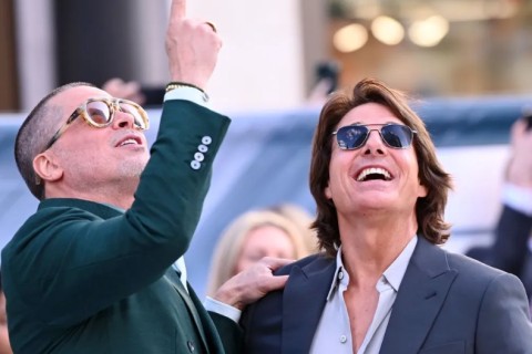 Brad Pitt e Tom Cruise se reúnem em tapete vermelho de "F1"