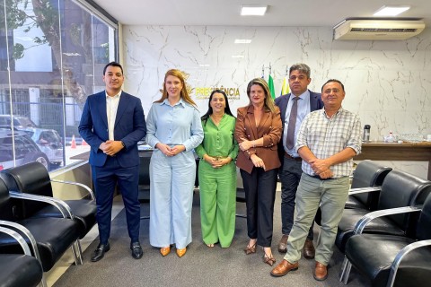 Presidente Andreia Rezende recebe presidente da Câmara de Petrolina de Goiás para troca de experiências sobre gestão e transparência